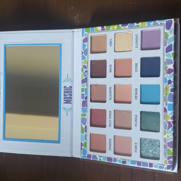 Mosaic trendbeauty eyeshadow pallet - Picture 2 of 3